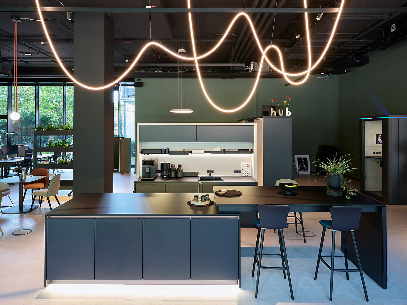 se:cafe bar en colores oscuros