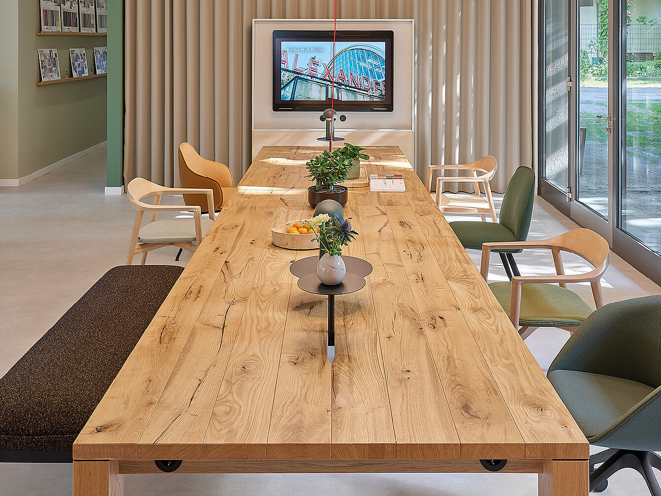team table en bois Sedus Showroom Berlin