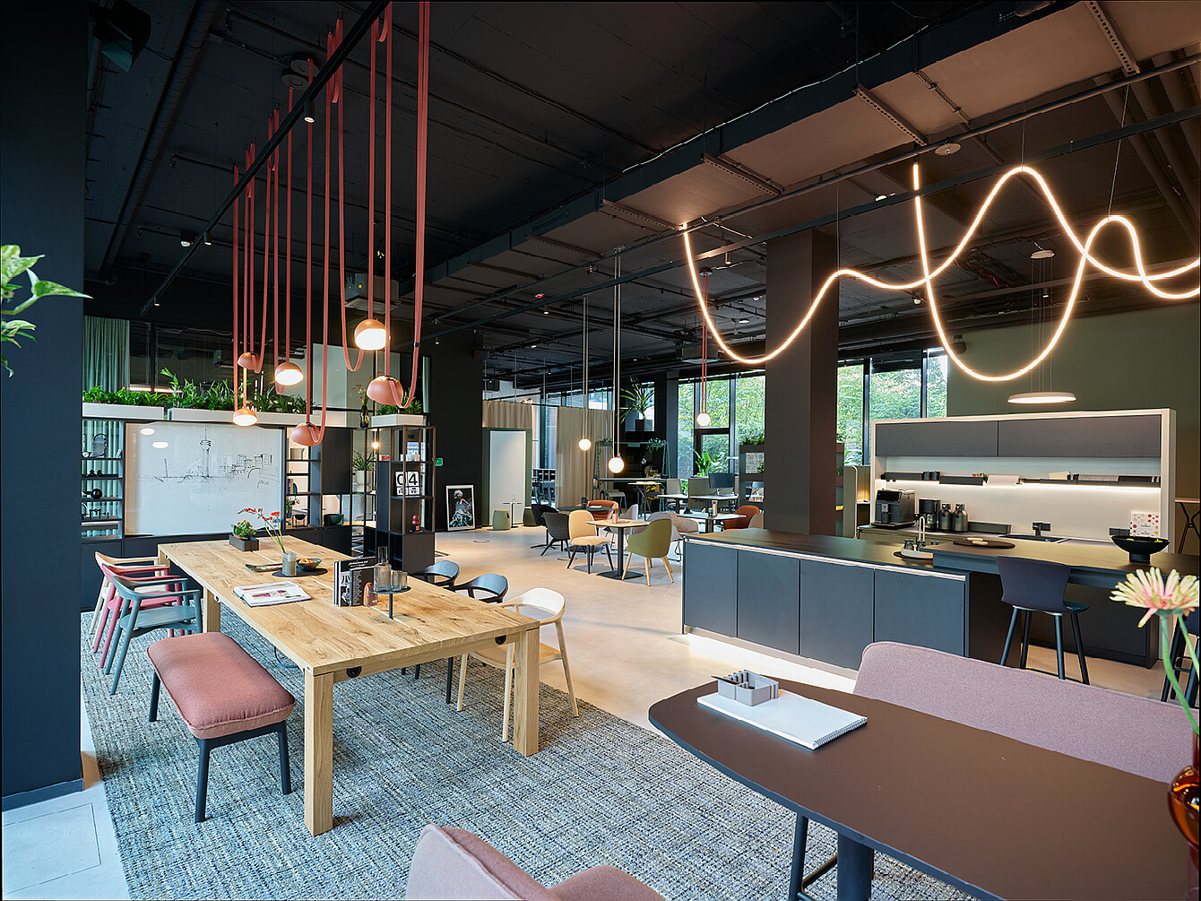 La se:café tem table se expone en la sala de exposición de Düsseldorf