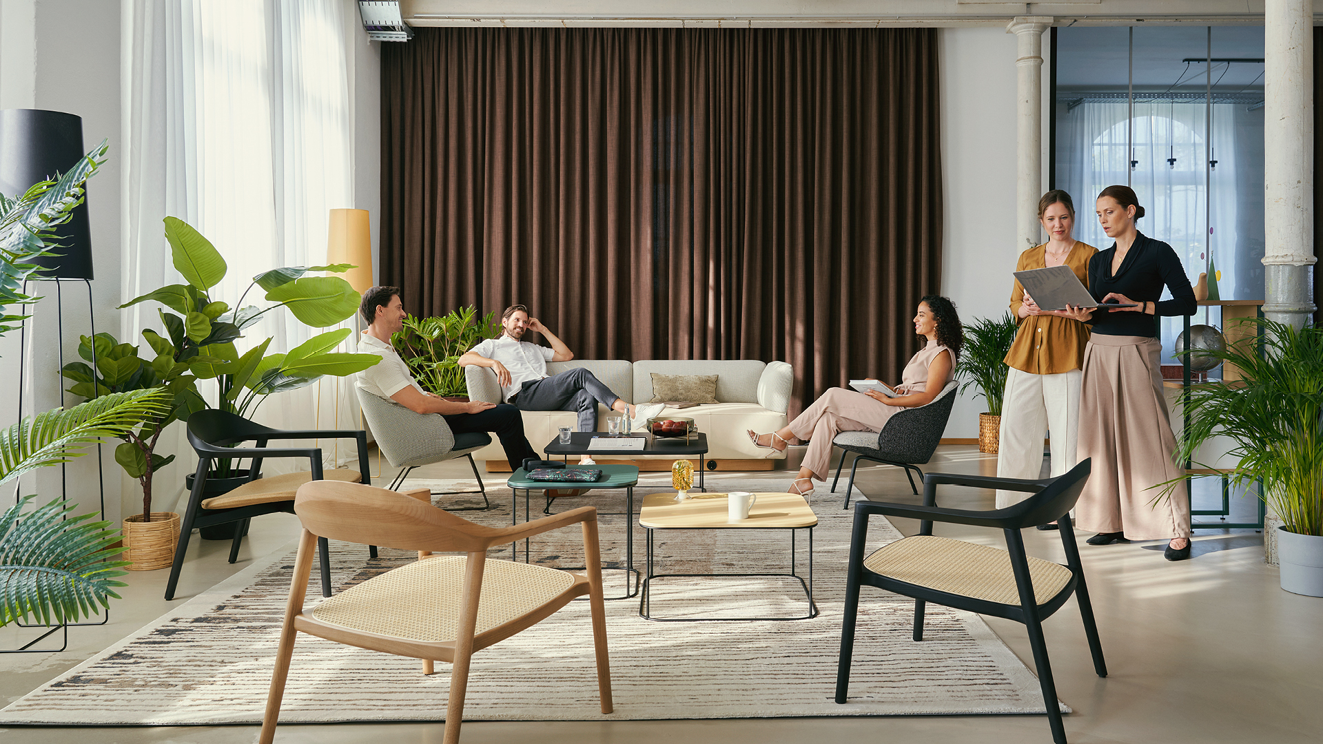 Club Work Café – Die elegante Business Lounge für konzentriertes Arbeiten mit Komfort